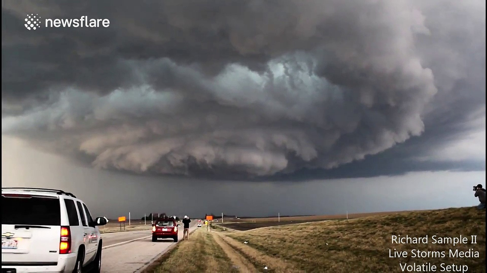 Stunning Rotating Storm Cloud Forming A Tornado Video Dailymotion