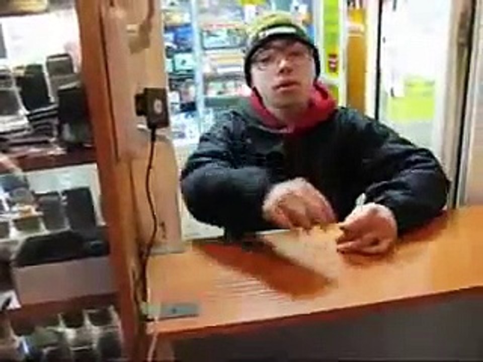 Неадекватный покупатель хочет купить телефон за 50р.