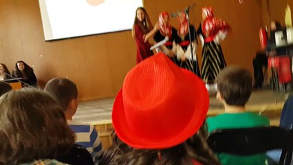 VА  и  VIБ  клас празнуват 8март 2016 - 02_