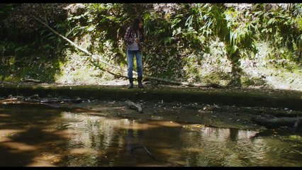 有村架純が田舎道をバイクで走る　映画『夏美のホタル』特報映像