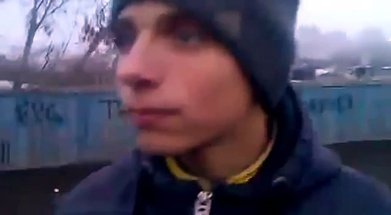 Пацан под грибами
