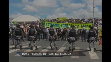 Скачать видео: Manifestação em Brasília acaba com duas pessoas detidas