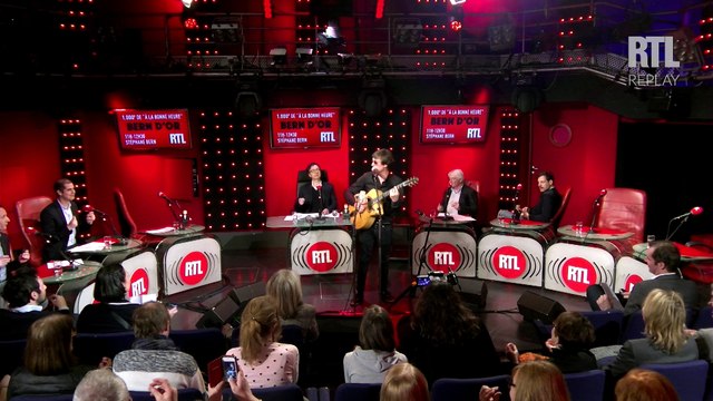 Thomas Dutronc interprète J'me fous de tout dans À la Bonne Heure