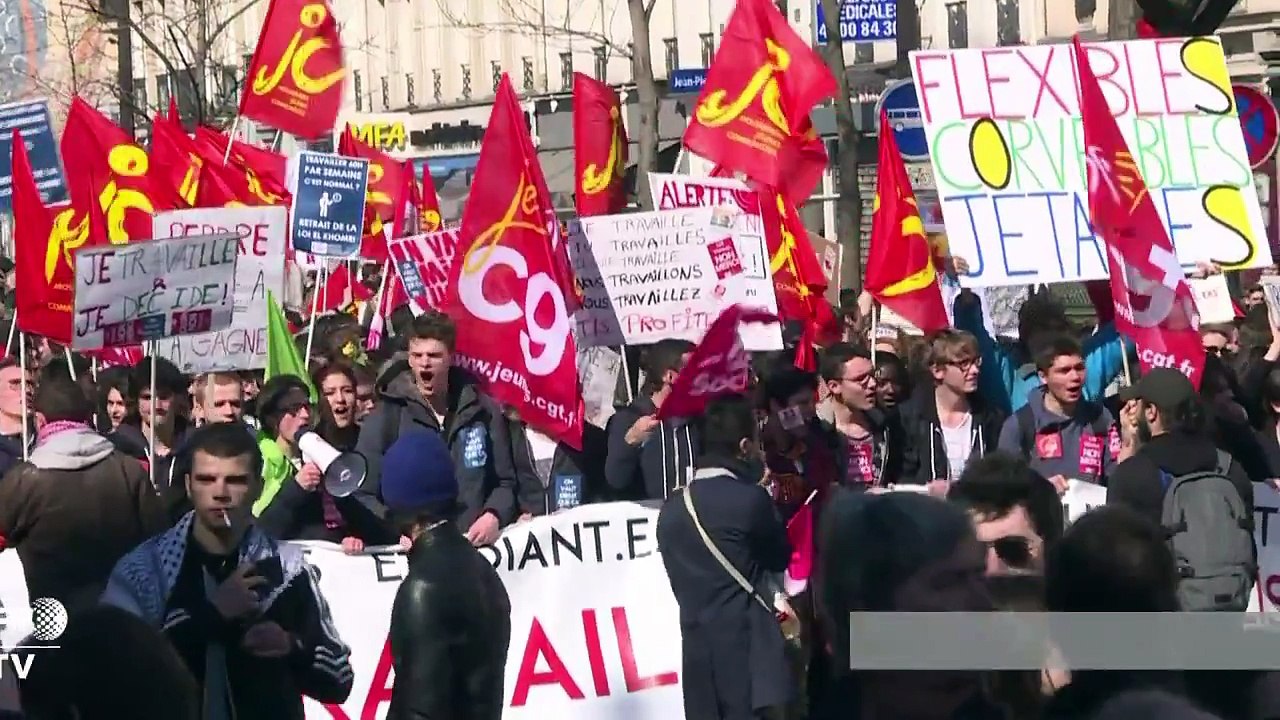 David Guiraud (Réseau Jeunes PG) interviewé dans la manifestation pour le retrait de la Loi Travail