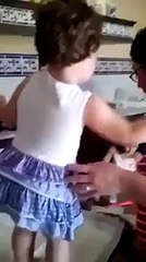 البنات في تونس لما يشوفو الكاميرا  ههههههه