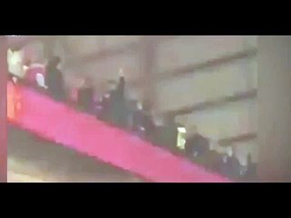 Manchester United and Liverpool fans Do Battle in Old Trafford UEL 17-03-2016