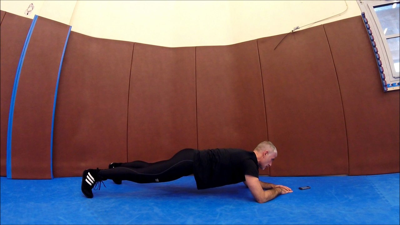 Savate   circuit musculation de 4mn15 (30s gainage statique et 15s dynamique)