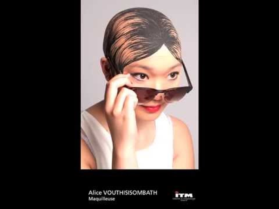 Maquillage avec faux crâne en latex ITM Paris 2013 part1