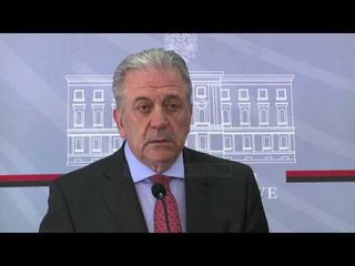 Refugjatët, Avramopulos: Shqiptarë, kujtoni vitet ‘90 - Top Channel Albania - News - Lajme