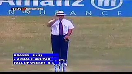 Muhammad Asif breaks Wickets