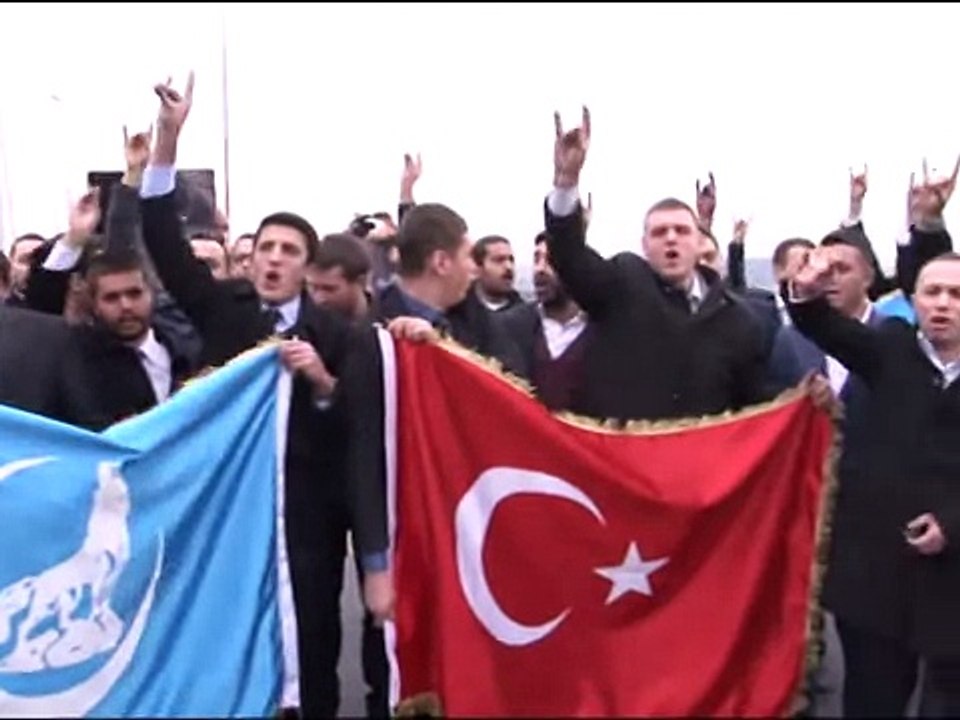 MHP'liler Boğaziçi Köprüsü'nü trafiğe kapadı