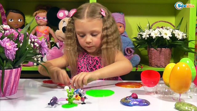 Ярослава открывает Яйца с Сюрпризами. Игрушки для детей. Видео для девочек. Tiki Taki Kids