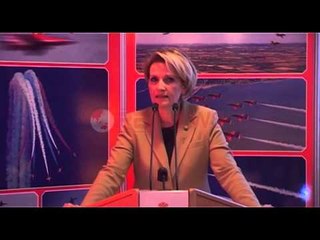 “Red Arrows” - Forcat Ajrore Britanike spektakël në qiellin e Tiranës- Ora News