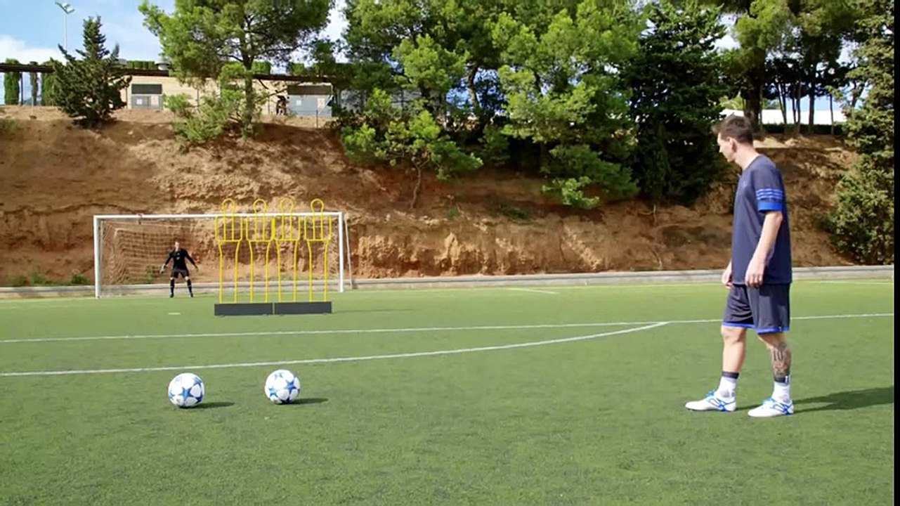 Lionel Messi Amazing Freekick Goal in Training - HD