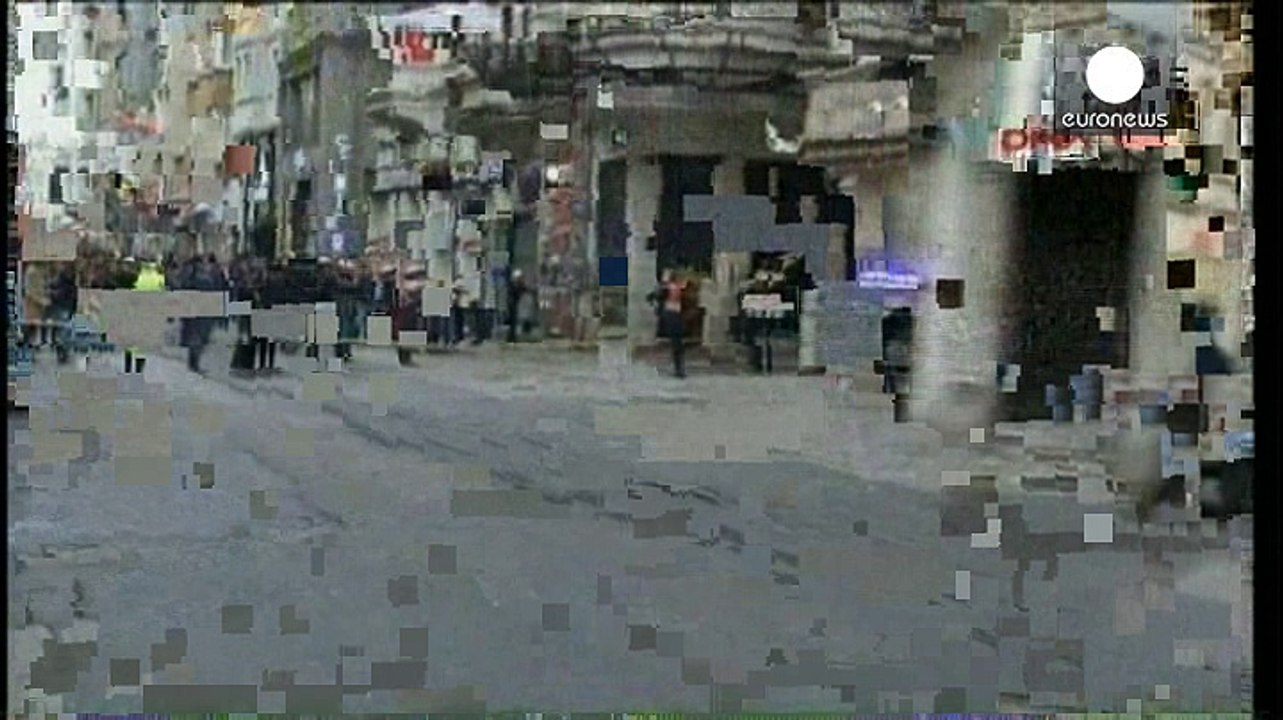 Zwei Tote und sieben Verwundete bei Explosion in ‪Istanbul‬ (CNN Turk). Der Vorfall ereignete sich auf der zentralen Einkaufsstraße ‪Istiklal‬.