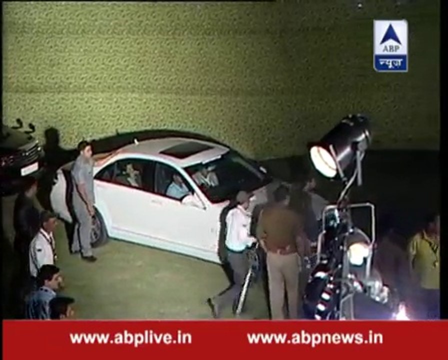 See How Indians Welcomes Imran Khan In Show - MUST WATCH