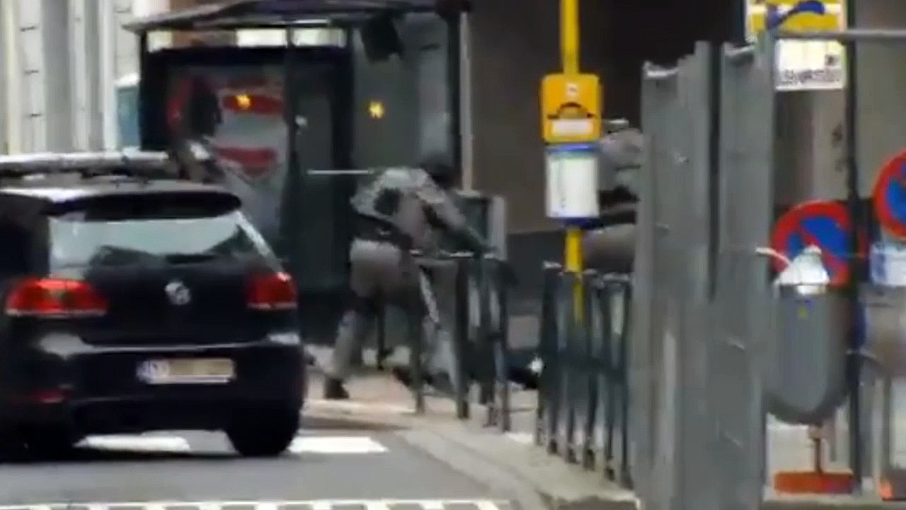 Capture de Salah Abdeslam : les images de l'arrestation d'un suspect