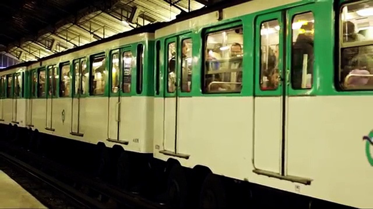 Qu'on arrête de faire chier les meufs dans le métro