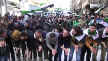 Des Syriens manifestent contre le régime d'Assad