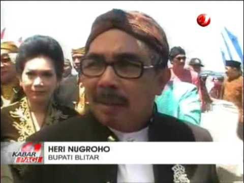 Nelayan Tambak Rejo Larung Sesaji Peringati Bulan Syuro