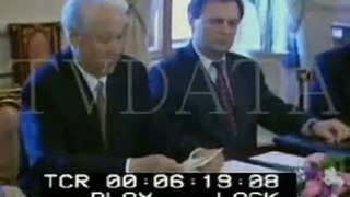 Хасавьюртерское соглашение Yeltsin signs Peace Treaty with Chechens