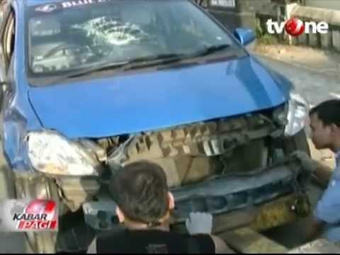 Tabrak Pelajar, Taksi Dirusak Warga di Pamulang
