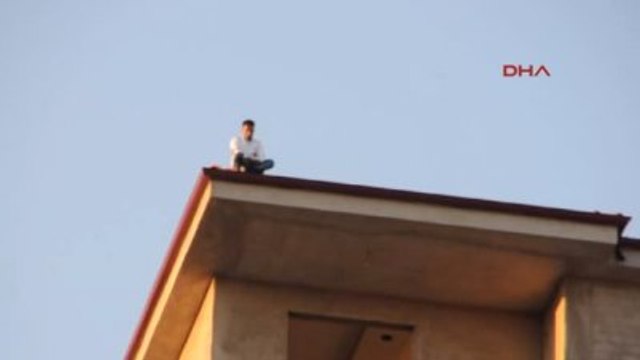 Karaman 8 Aylık İkiz Çocuklarıyla Gelerek, 13 Katlı İnşaatın Çatısına Çıkan Eşini İkna Etti