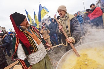 Покорность как нацидея: Украина ищет правителей на стороне.