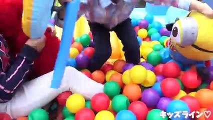 すべり台 ボールプール じゃんけんゲーム 宝探し で遊んだよ♫ おもちゃ Inflatable Slide and Bounce Toy