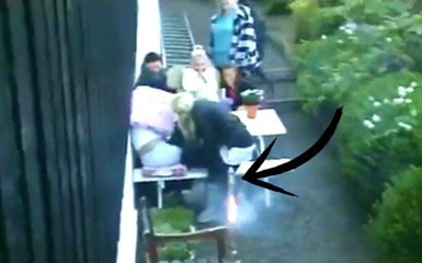 Havai Fişek Yanlarında Patladı