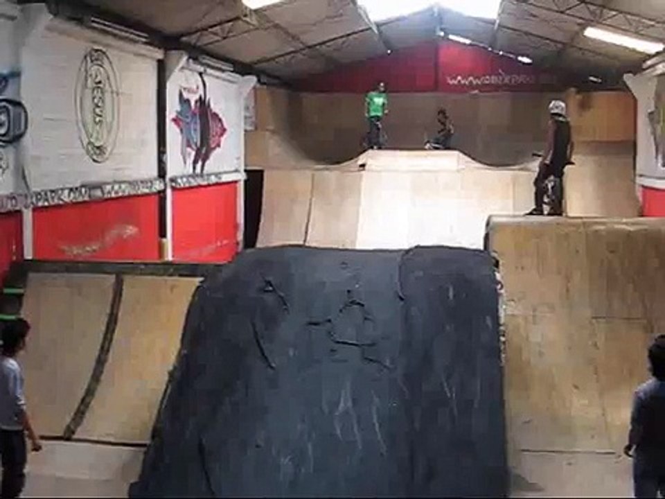 CAIDA BACKFLIP (KAMILO DIAZ)