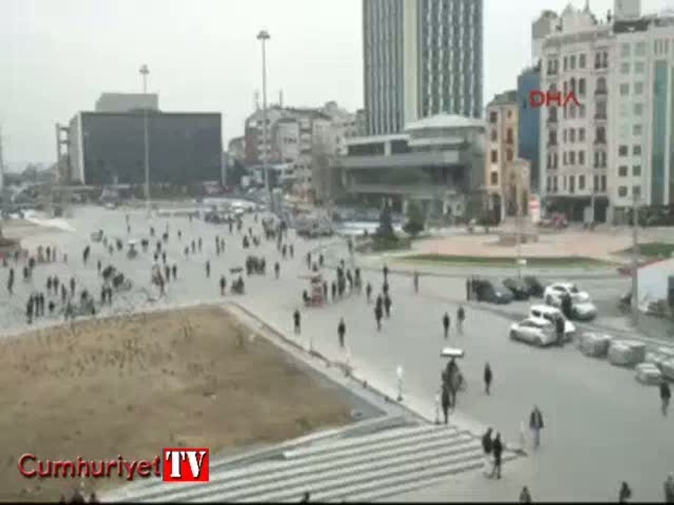İstiklal Caddesi'ndeki canlı bomba saldırısı sonrası Taksim Meydanı -  Dailymotion Video