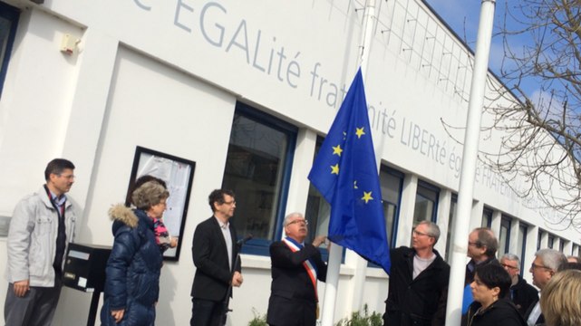 Crise des migrants. La commune de Vern-sur-Seiche met son drapeau en berne