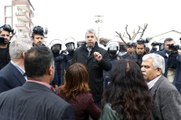 Polis Müdürü, Nevruz Halayı Çekmek İsteyen HDP'li Gruba İzin Vermedi