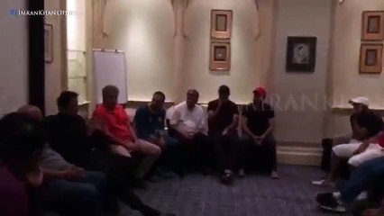 Imran Khan giving tips to TeamGreen in Kolkata 19 March 2016