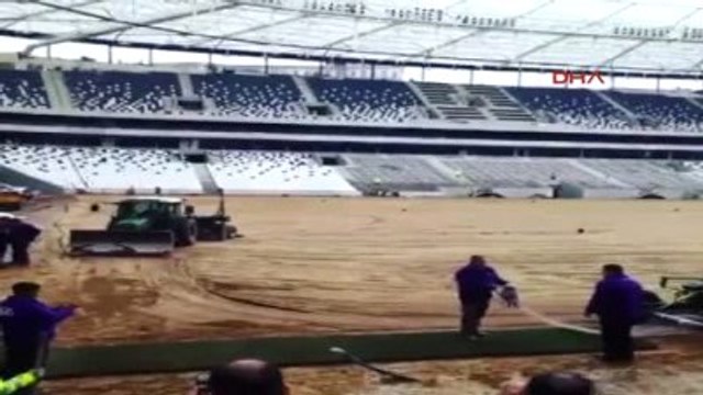 Vodafone Arena'da İlk Çimler Serildi