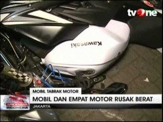 Mobil BMW Tabrak 4 Motor yang Sedang Parkir