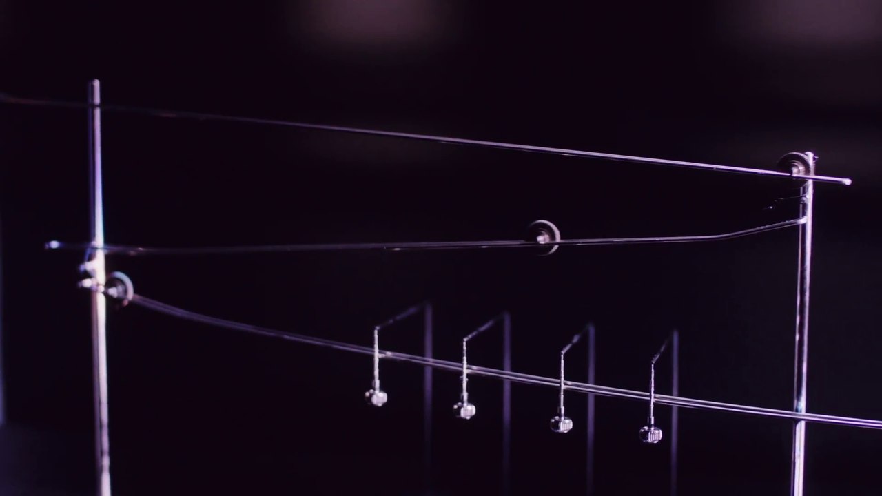 Réaction à la chaîne avec des pièces de montres par les Bijoutiers de Seiko - Machine de Rube Goldberg