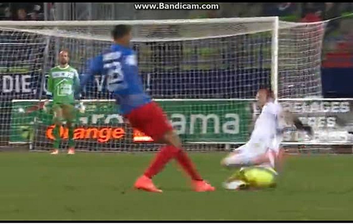 Horror- foul in - Thiago Xavier -  Caen 1 - 1	 Troyes