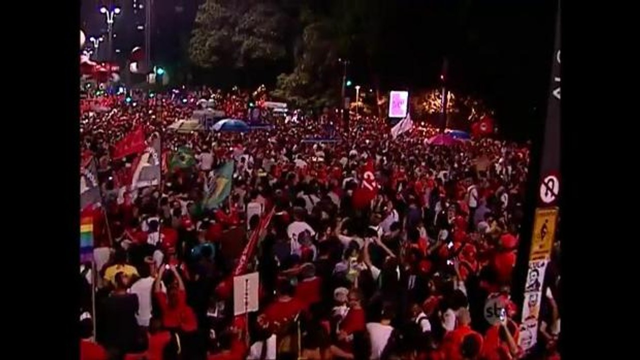 `Não vai ter golpe`, diz Lula durante ato na Avenida Paulista