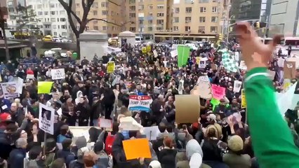 Thousands of New Yorkers March to Reject Trump's Policy