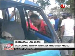 Ugal ugalan, Angkot Tabrak Pengendara Motor
