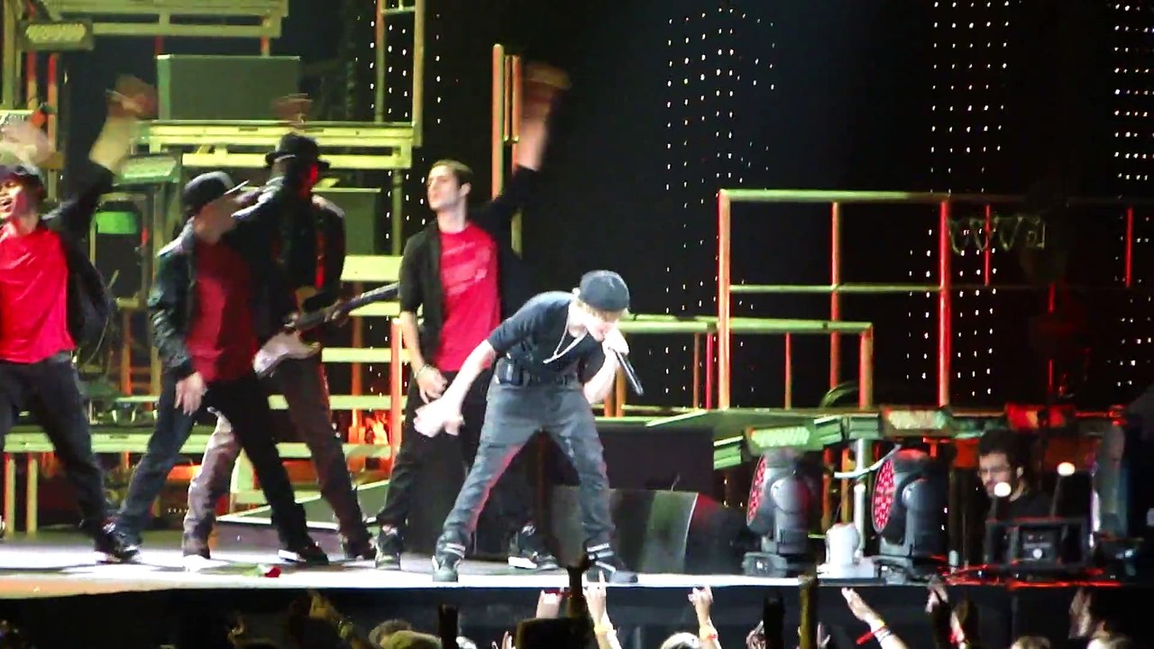 Justin Bieber HD - Want to be Starting Something & Walk This Way (Hartford CT)