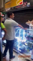 Hombre maltrata y amenaza una mujer y una niña en el Centro Comercial MetroBello en Bello, Colombia.