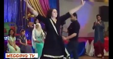 Pakistani Beautiful Girl Mehndi Dance On Punjabi Song HD