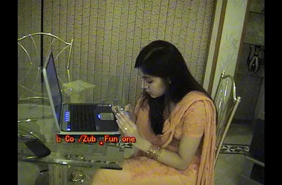 Sexy Prank Call To Hot indian girl Funny call - Velentine Day Pay Acha Gift Mila Bichari ko