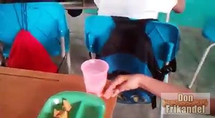 Niños mueren de hambre con una porcion de desayuno escolar mientras el gobierno gasta 15 millones.