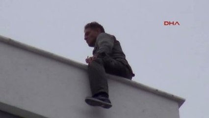 Eskişehir İnşaatın Terasına Çakıp İntihara Kalkıştı