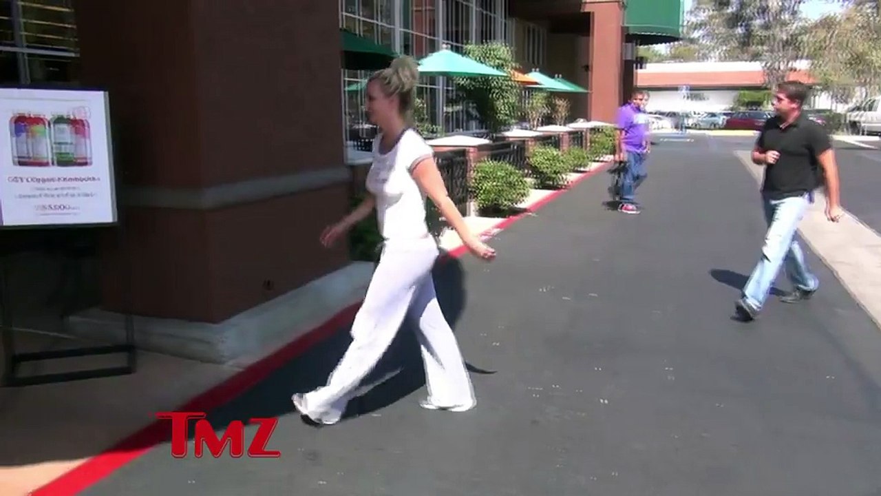 Britney Spears – Gaining Weight is IN!