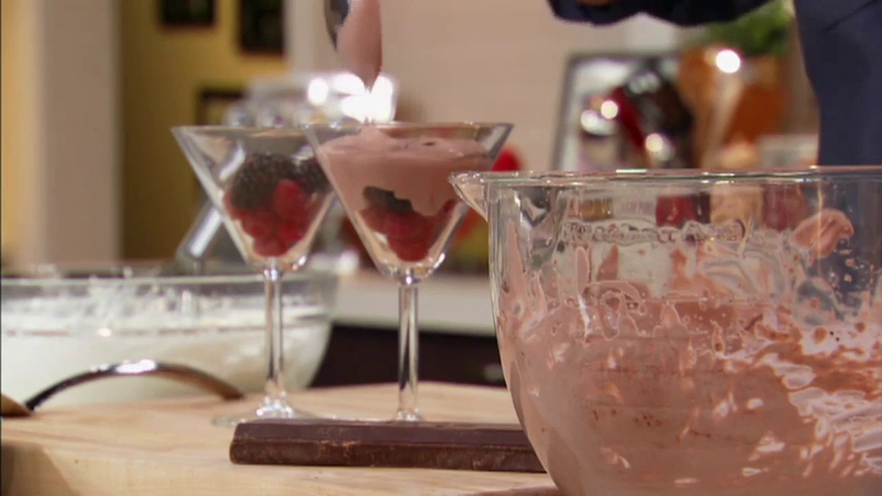 Kakao Haselnuss Creme mit Beeren